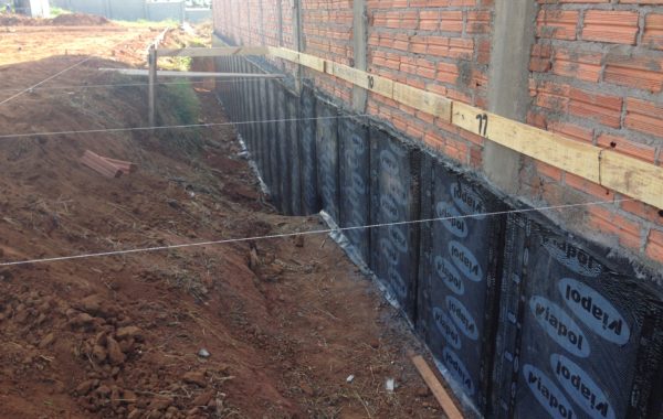Manta Asfáltica em muro de arrimo